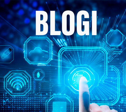 Sormi painaa virtuaalista näppäintä. Kuvassa teksti BLOGI.