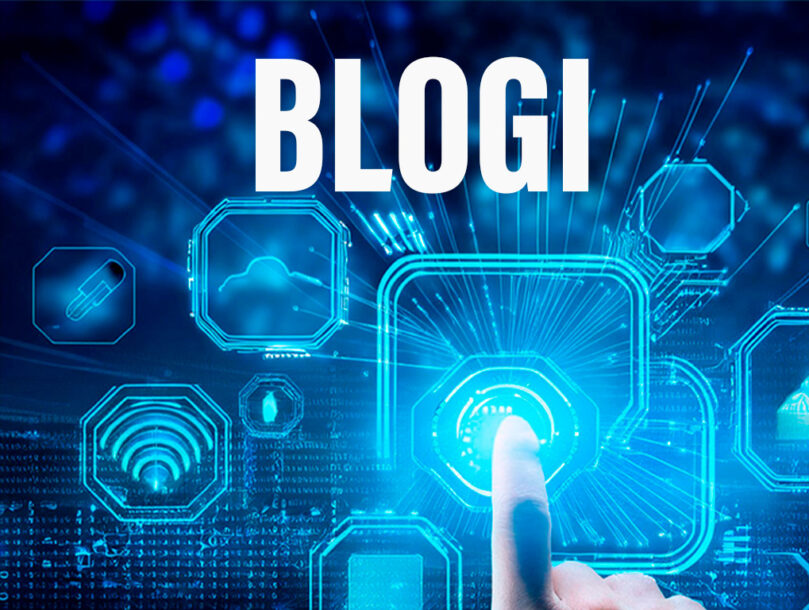Sormi painaa virtuaalista näppäintä. Kuvassa teksti BLOGI.